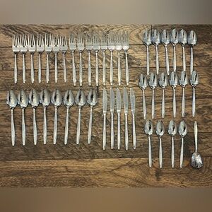 Like NEW (46 pc) Ecko Eterna Mary Jane Stainless Flatwear Set